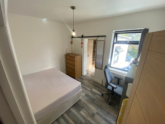 Newly refurbished Double bed Main Photo