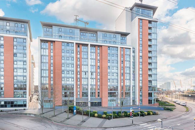 Modern En-suite Room Available in 2 Bedroom Flat Main Photo