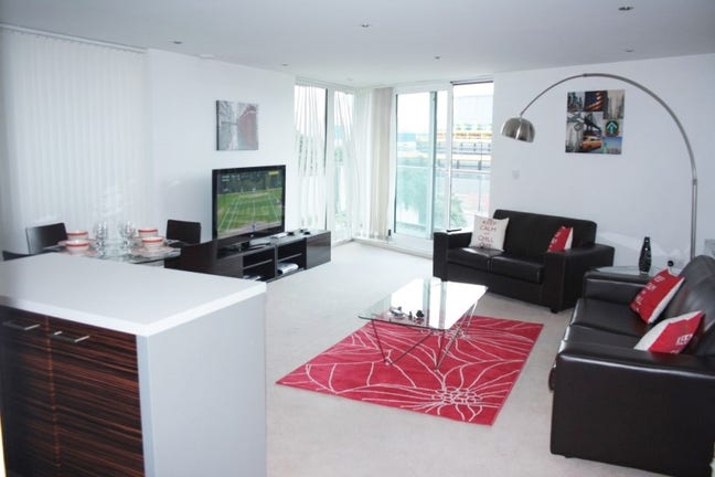 Modern En-suite Room Available in 2 Bedroom Flat Main Photo