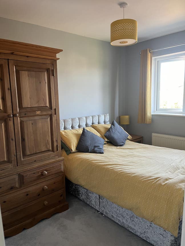 Large single room £550pcm Main Photo