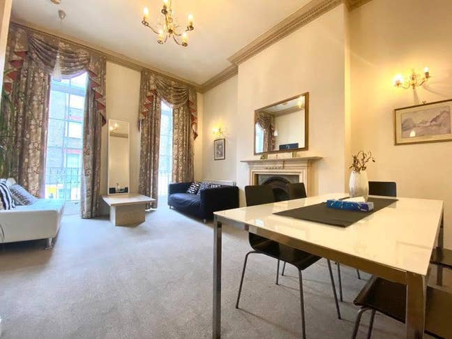 Elegant 1-Bed with Balcony in Marylebone Main Photo