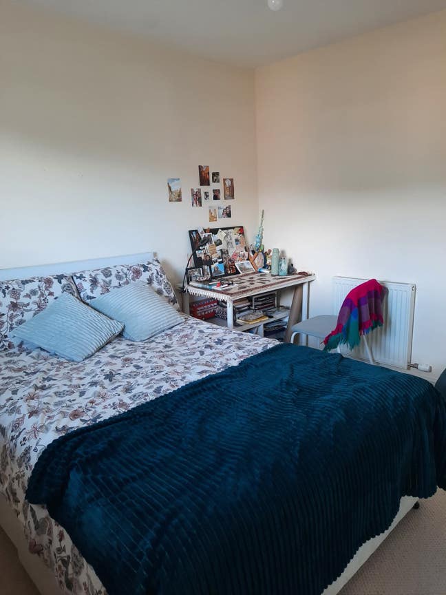 Spacious bright double room  Main Photo
