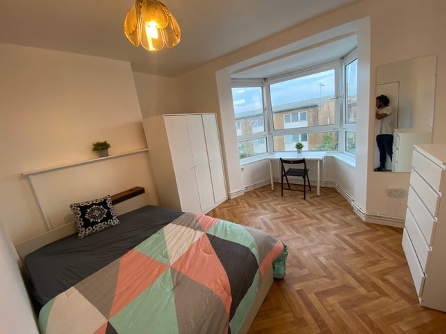 Double room All bills included Near Station  Main Photo