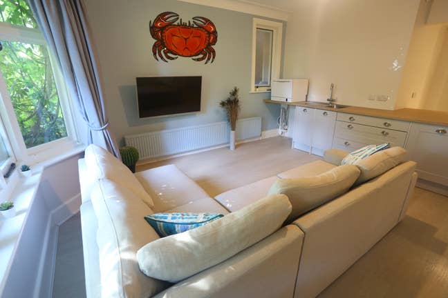 Self contained studio private entrance Talbot Wood Main Photo