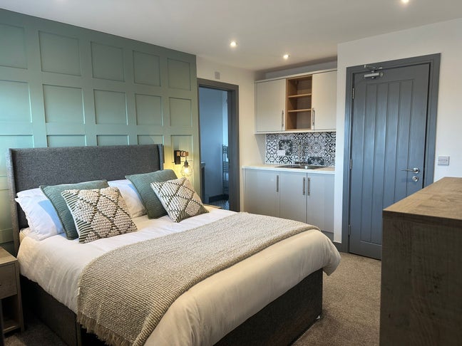 All-Inclusive Stylish En-Suite Large Double Room Main Photo