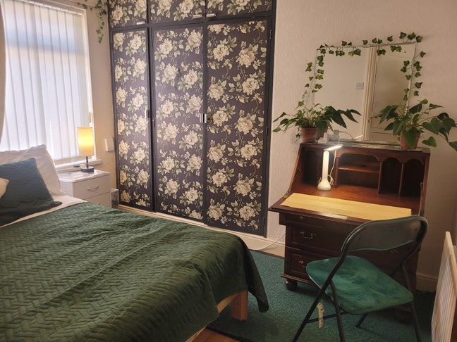 Double room in a quiet peaceful home  Main Photo