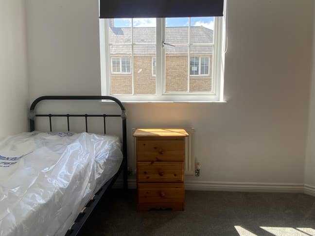 Single room - nr hospital & station Main Photo
