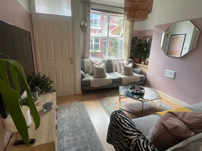 Double room with walk in wardrobe 10 mins from CC Main Photo