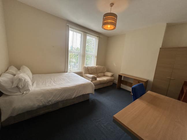 Very Large Central Southsea room Main Photo