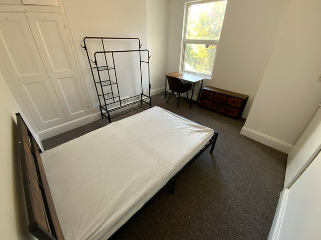 Newly decorated and furnished double room  Main Photo
