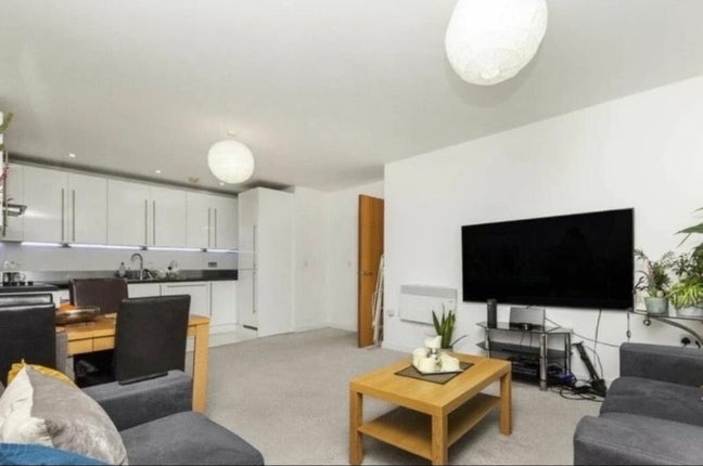 Double Room + Private Bathroom in Canning Town Main Photo