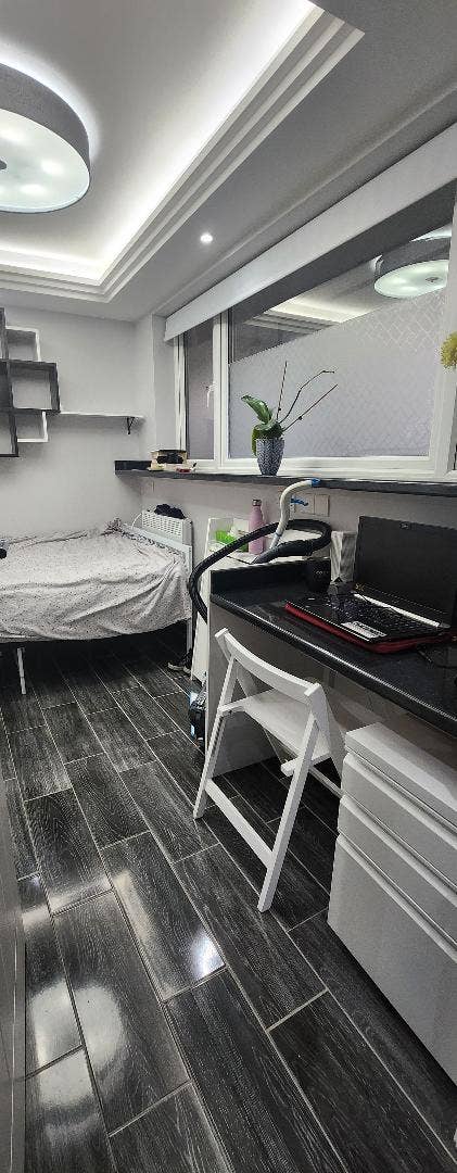 BARGAIN-Studio Flat £1,300pm Inc Bills except Elec Main Photo