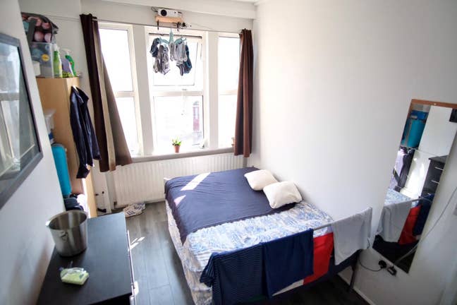 Lovely Five Bed House with Garden@Mile End Main Photo