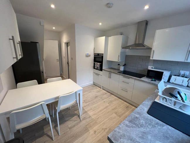 Stunning En-suite Double Room Available!!! Main Photo
