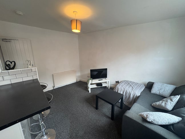 ✨ Modern 3-Bed Home in the Heart of Hyde Park ✨ Main Photo