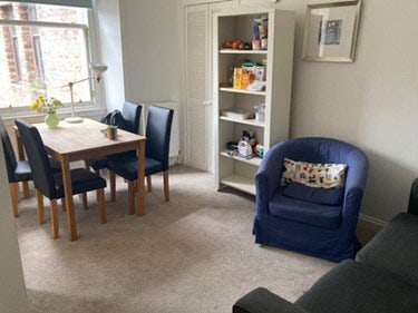 Room for female young professional in 3 bed flat! Main Photo