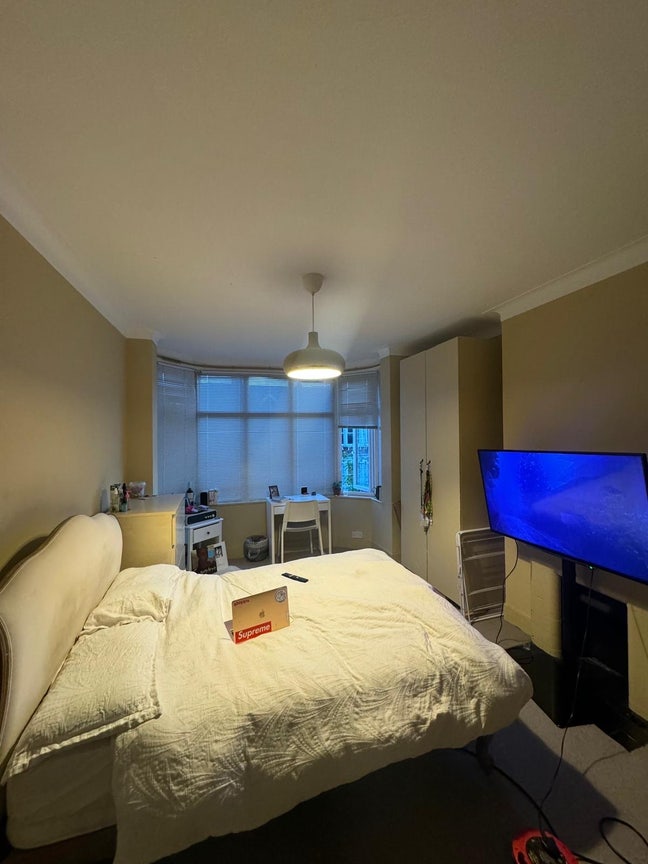 Spacious Room 8 Minute Walk to Willesden Junction  Main Photo