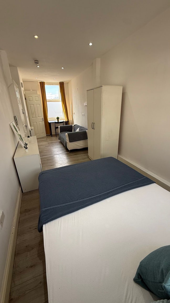 *Fantastic Ensuite Kilburn, Zone 2 Ready to Move  Main Photo