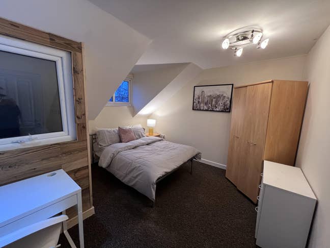 333WR:Cosy Vibrant Premium Room in Modern Property Main Photo