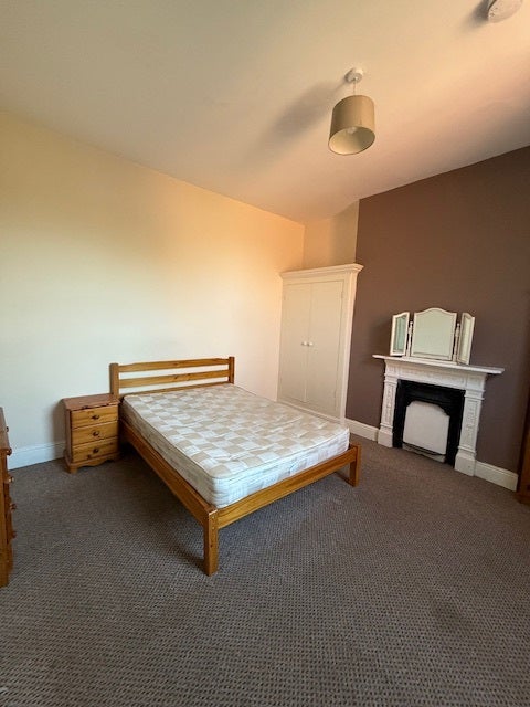 All Inclusive Room in House Share in Netheredge S7 Main Photo