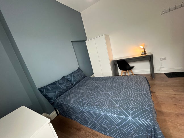 Modern Spacious Ensuite Rooms Available Main Photo