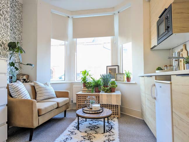 Hotel styled studio with en-suite, Kitchenette Main Photo
