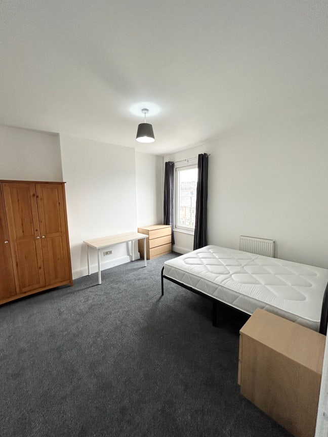 Modern Double Room Available £515 inc. Bills Main Photo