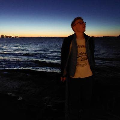 Young Professional looking for friendly houseshare Main Photo