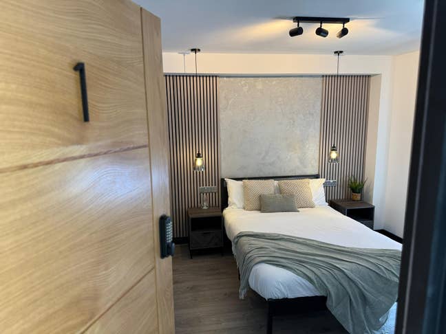 Stunning Studios and En-Suite Near City Centre Main Photo