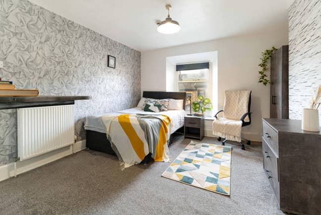 Peaceful Double Room | Kitchenette | Bills INC Main Photo