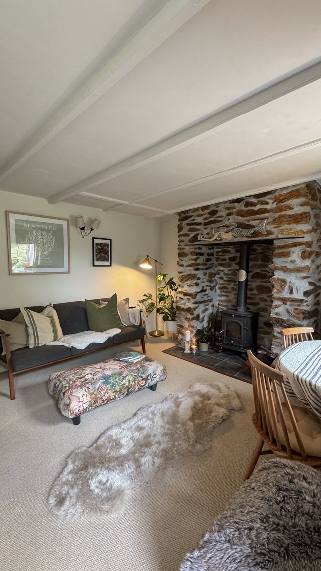 Self contained cottage with parking  Main Photo