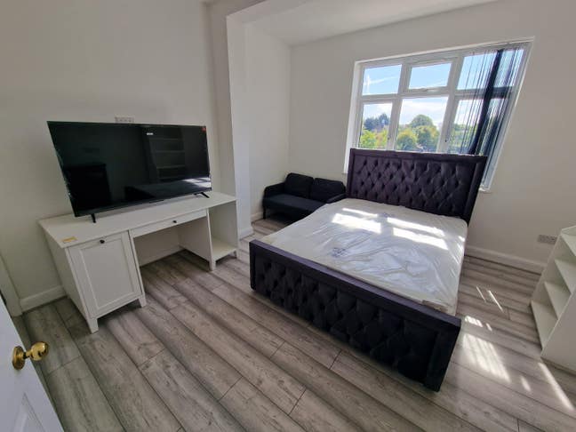 10 Ensuite Rooms to Let – Uxbridge Road, UB4 8HP Main Photo