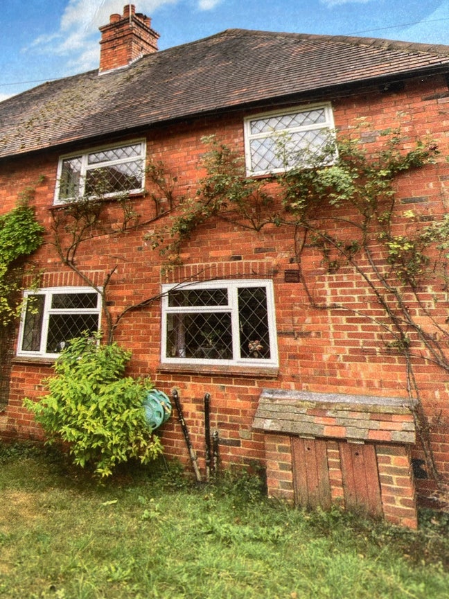 One bed in double room maisonette self contained  Main Photo