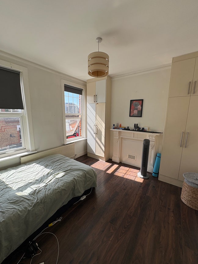 Double bedroom for couple + beautiful study  Main Photo