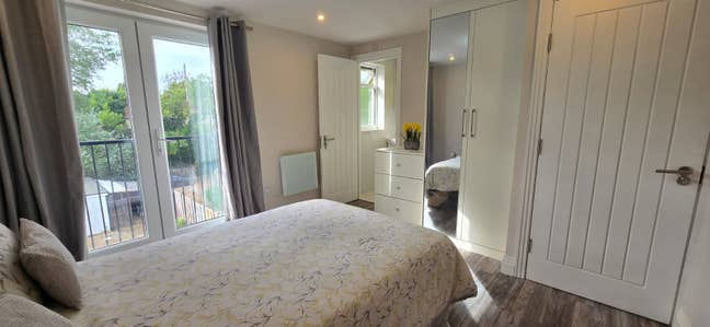 -✨New Ensuite Doubles - Next to Tube!✨  Main Photo