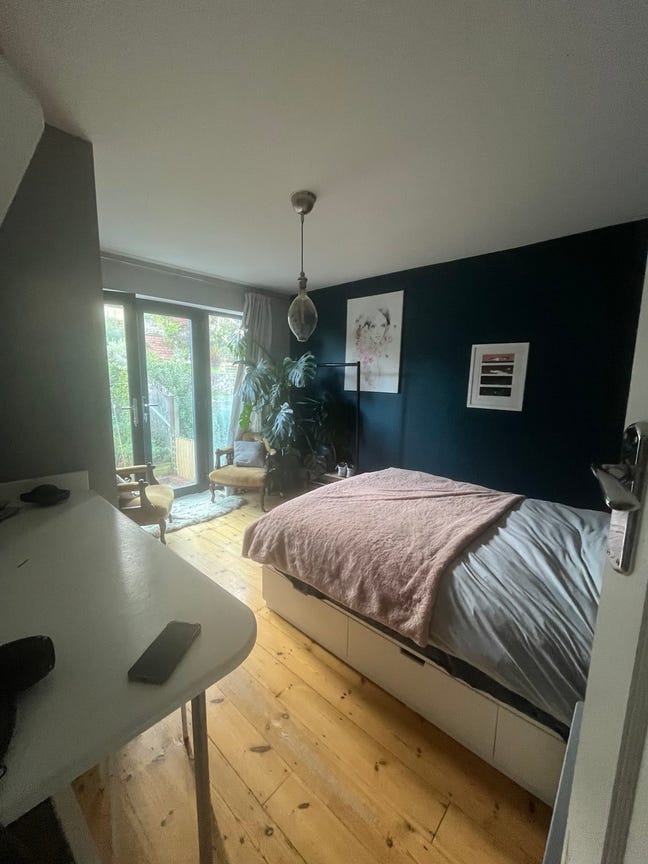 Lovely Room in Family Home Main Photo