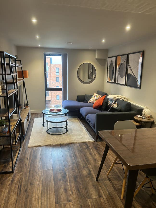 Room - JQ apt 700 pm no bills - fully furnished Main Photo