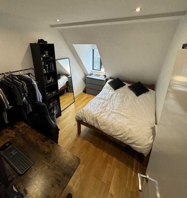 Double Room available in lovely 4-Bed flat  Main Photo