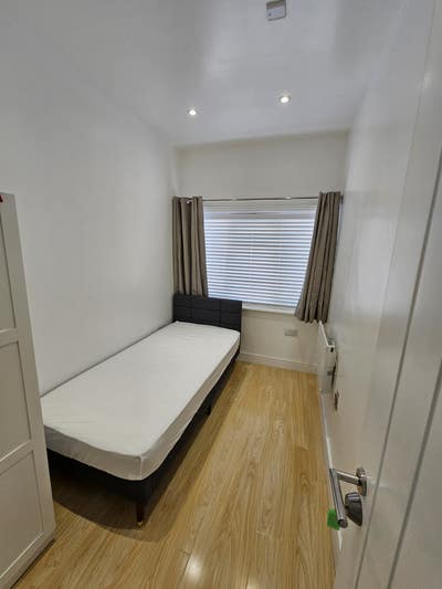    Room   for   Rent  Main Photo