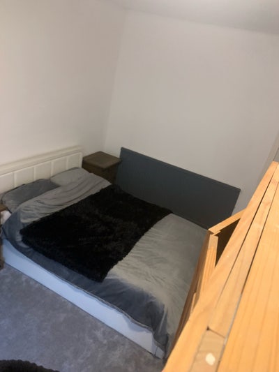 Large Bedroom  Main Photo