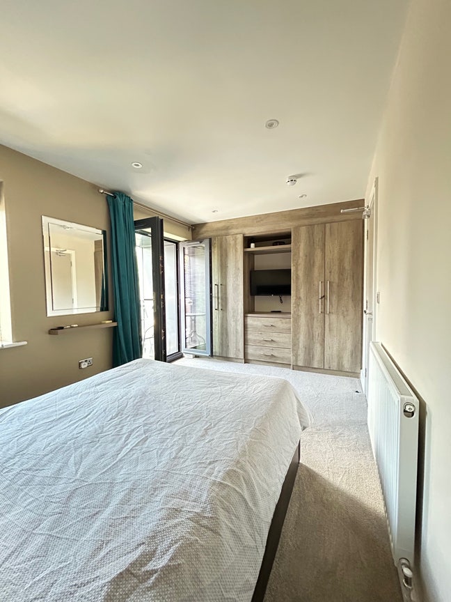 Bright Double Room with Private Bathroom & Balcony Main Photo