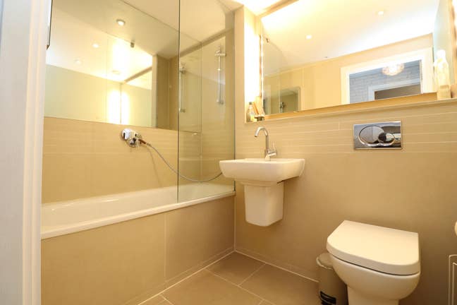Modern Flat with Last Room Available -Aldgate East Main Photo
