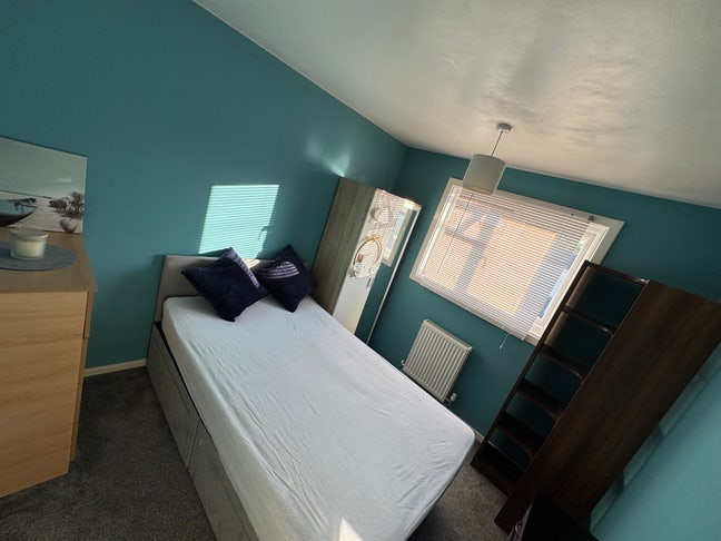 Single/medium room to let in hp3 area Main Photo