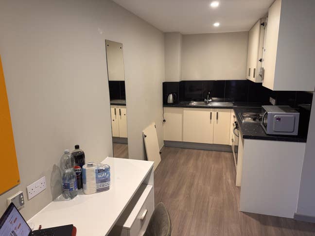Help Me Please - Studio Appartement 23-28 M2 Main Photo