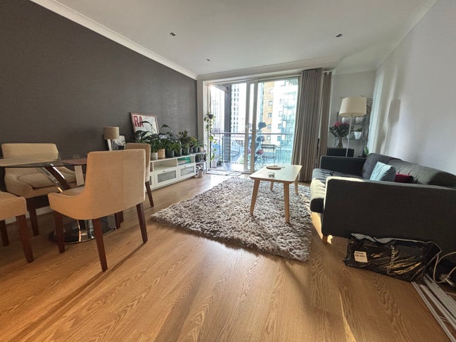Bright & Modern Room for Rent  Main Photo