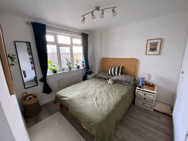 Bright Double Room in Friendly Brixton Hill Flat - Main Photo