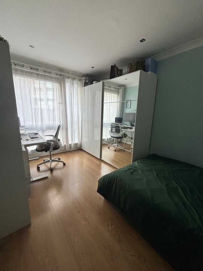 Bright & Modern Room for Rent  Main Photo