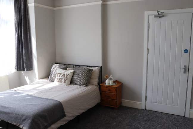 Rooms to let - 5 min walk from Sutton station! Main Photo