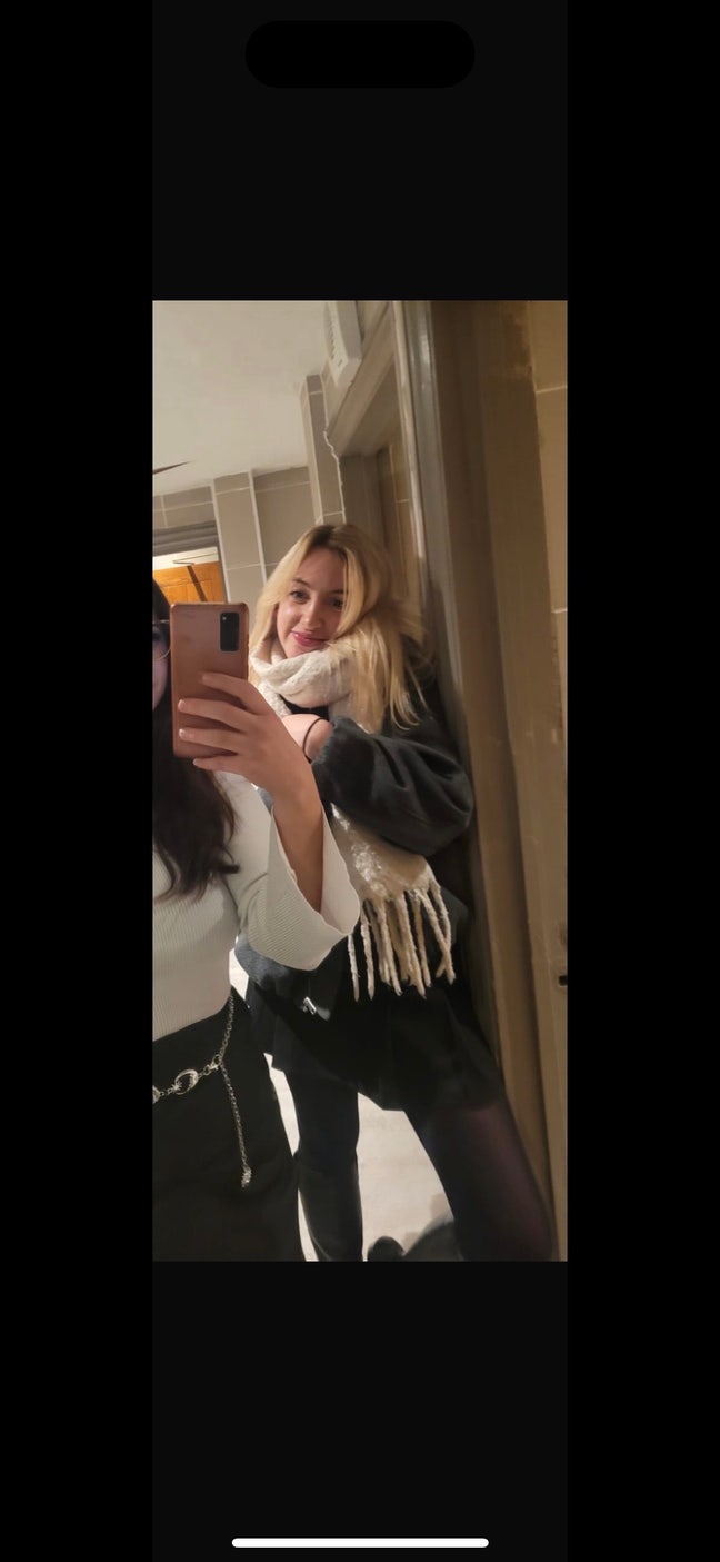 Professional Female seeks a single or double room Main Photo