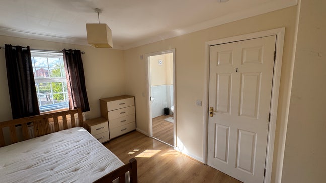 Furnished Rooms - House share PE7  🚍 Main Photo